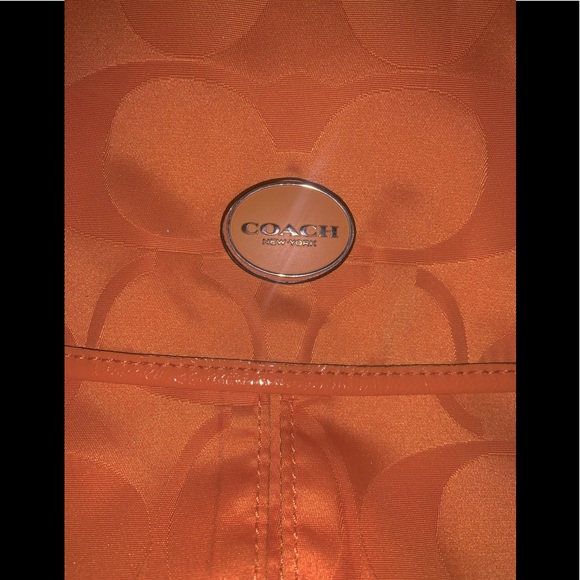 Coach Orange Messenger bag 💼 - Picture 3 of 8